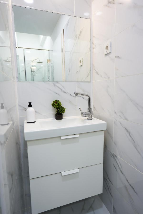 Minimalist Design Apartament In Magheru Bucareste Exterior foto